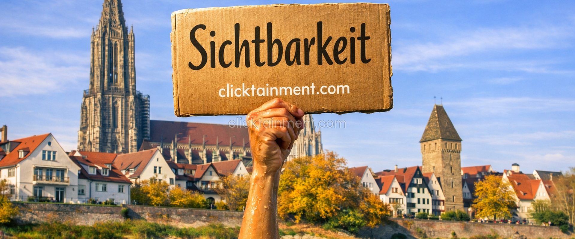 Hand hält Schild „Sichtbarkeit